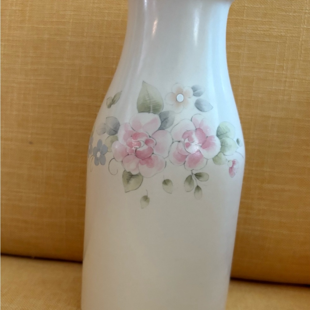 Pfaltzgraff Tea Rose Milk Bottle Carafe Vase Vintage 8” Excellent condition.#201